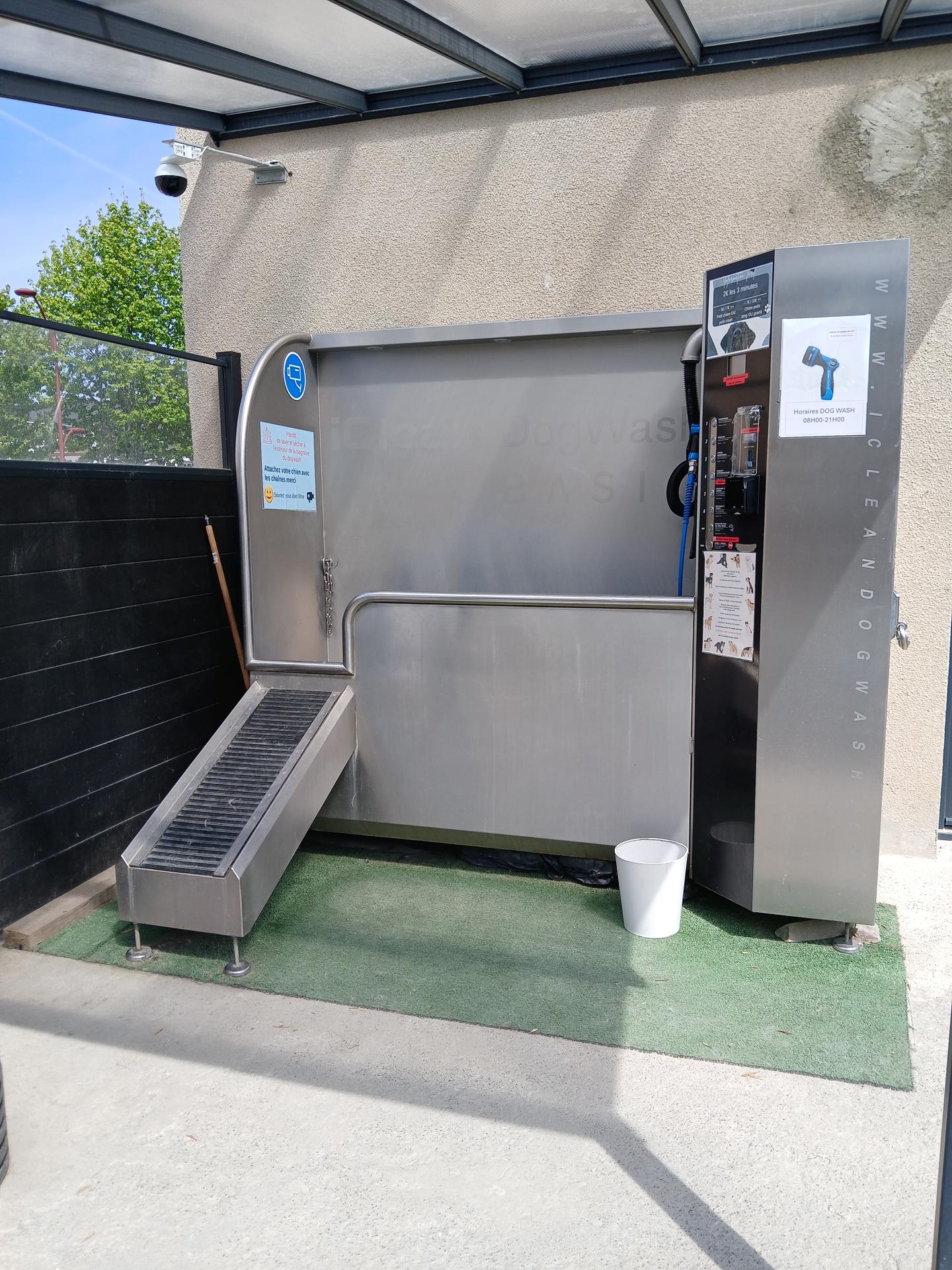 Station de lavage pour chien en libre-service